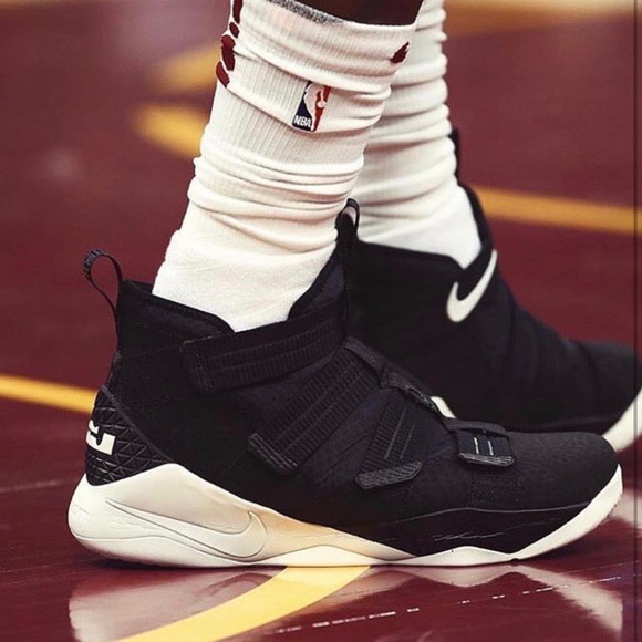 Nike LeBron Soldier XI 11 SRG BN 897646 004 - Picture 2 of 8